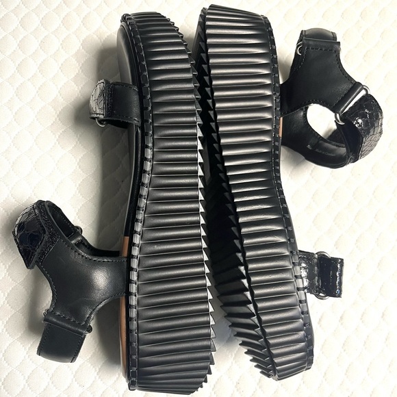 New Dolce Vita Debra Platform Sandals Midnight Black Embossed Leather
Women's 9 - Picture 7 of 9